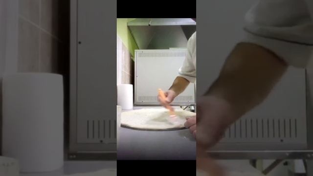 Метровая пицца