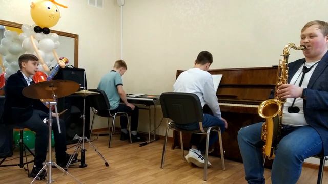 Junior Jazz Quartet - Let it snow! смотреть онлайн