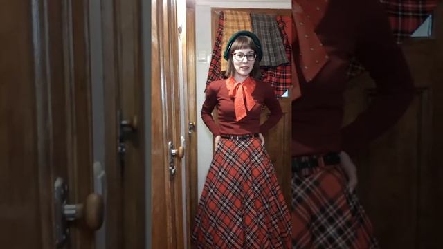 Экскурсия в шкаф серия 1. Клетчатые юбки 1970-х гг. смотреть онлайн
