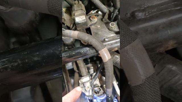 2001 Kawasaki Vulcan 1500 with the gas tank off looking for coolant leaks смотреть онлайн