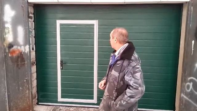 Ахат, пос. Кабаково. Установка гаражных ворот с дверью. Отзыв Роллмастер. смотреть онлайн