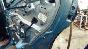 Замена замка в задней двери Passat B5, Golf 4 - Часть 1. Разбор двери и снятие старого замка.