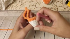 Брелок лисенок крючком подробный мк