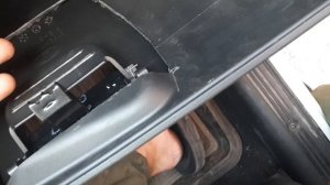 Как надо было просто и быстро отремонтировать ручку защелку бардачка Лада Калина 2, Лада Гранта