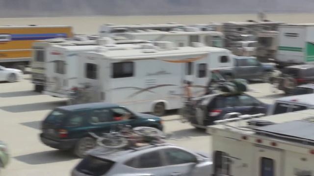 Burning Man Traffic Jam in the desert Getting out can take 5 min to 14 hours смотреть онлайн