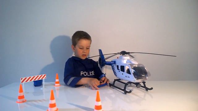 ОГРОМНЫЙ полицейский вертолет показывает МАРК ⚽ ⚽ ⚽MARK Zeigt Riesen Polizei Hubschrauber