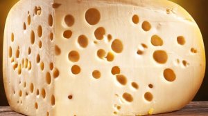 Откуда в сыре дырки