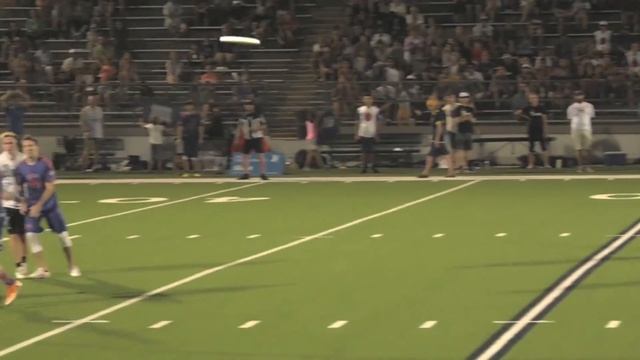 Incredible Ultimate Disc League Throw || ViralHog смотреть онлайн