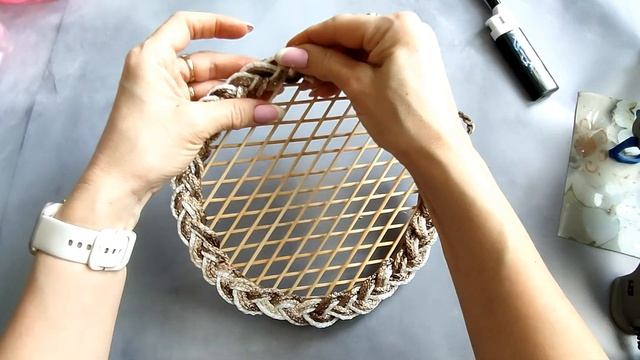 Панно на стену Круглое панно из хозяйственного шнура и шпажек Цветы из атласной ленты\Master diy смотреть онлайн