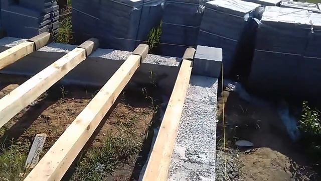 Дом из блоков, начало