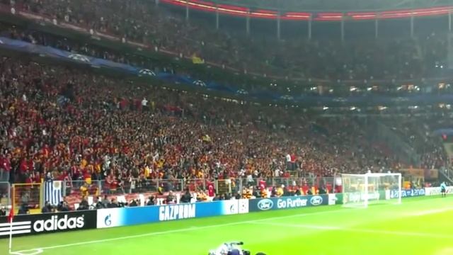 Galatasaray vs man utd atmosphere in the stadium смотреть онлайн