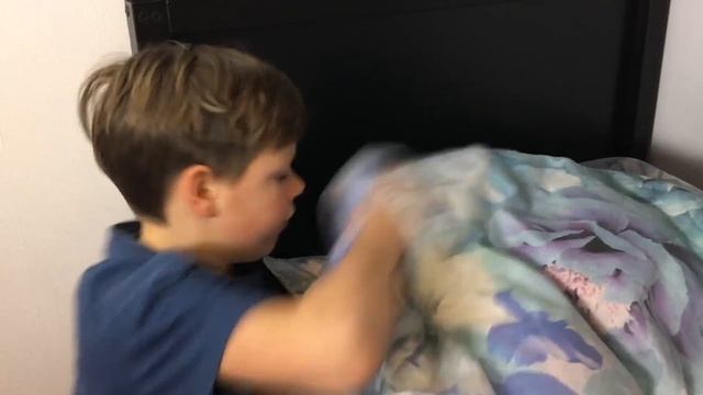 Что делать, Если НЕ ХОЧЕШЬ РАНО ВСТАВАТЬ | Смешные Лайфхаки Для Детей смотреть онлайн