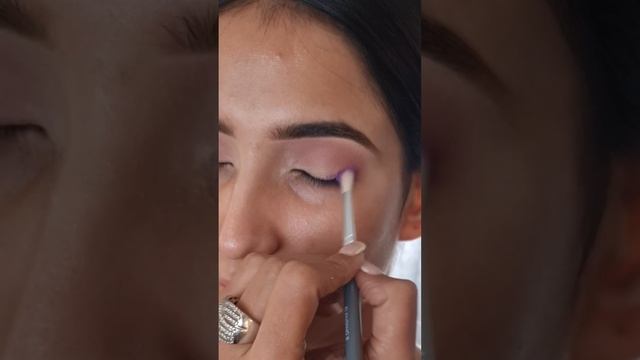 Simple Lilac Eyeshadow tutorial #shorts смотреть онлайн