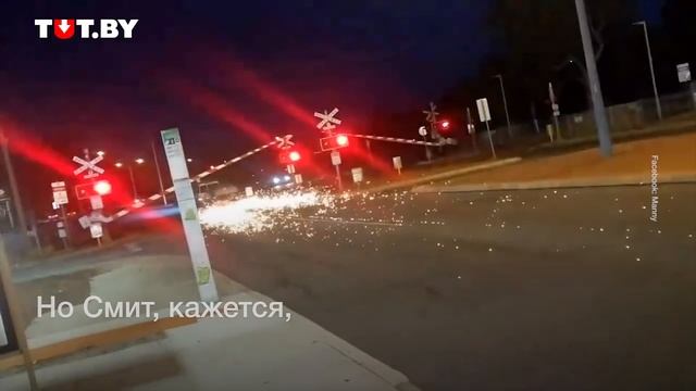 Как в Голливуде. Австралиец ушел от погони прямо перед поездом. Лучше никогда не повторяйте! смотреть онлайн