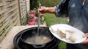 Вкусная уха из леща на огне