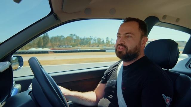 Renault Clio V6 Review - On track in Renault Sport's rear-engined super-hatchback смотреть онлайн