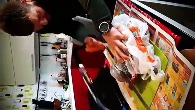 чтобы запихнуть в кастрюлю нужно распилить смотреть онлайн
