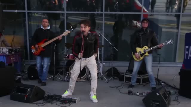 Сергей АРУТЮНОВ и группа Лига - Живое выступление на стадионе ЦСКА