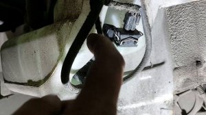 Замена насоса омывателя лобового стекла на Opel Astra G