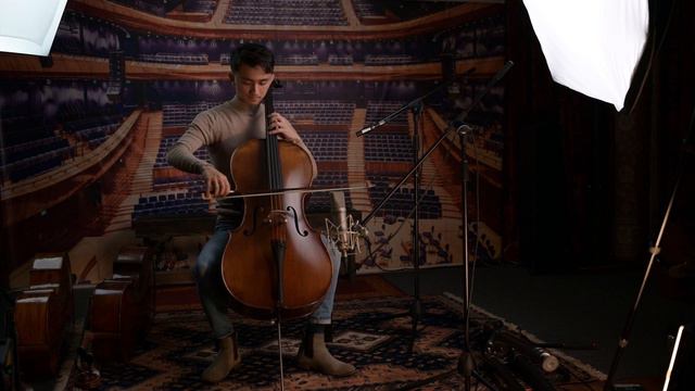 Guillaume Wang demonstrates a Stoehr Cello смотреть онлайн