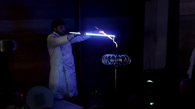 Tesla show. Опыты с электричеством смотреть онлайн