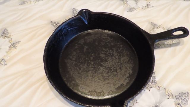 Средство ? от анемии - чугунная ? сковорода. (Cast-iron pan). смотреть онлайн