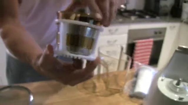 Hurom Juicer out of the box intro Part 1 Computer смотреть онлайн