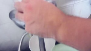 ✅ Ремонт СМЕСИТЕЛЯ в ванной: если СЛАБЫЙ НАПОР ВОДЫ / Ремонт сантехники