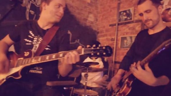 Al Capone Bar Spb - Выступление кавер группы на Париж.