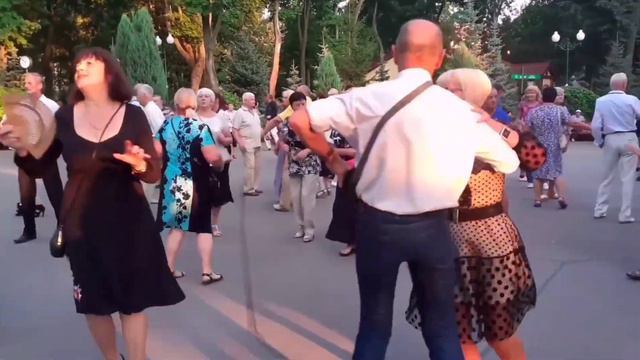 КОГДА УБЕГАЛА ОТ ТЕБЯ БЕЗ ОГЛЯДКИ! ТАНЦЫ ХАРЬКОВ СЧАСТЛИВЫЕ МОМЕНТЫ смотреть онлайн