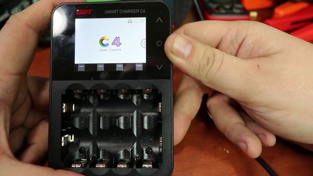 Najbardziej Zaawansowana Kompaktowa Ładowarka Ogniw Li ion Ni-CD Ni-Mh itd iSDT C4 смотреть онлайн
