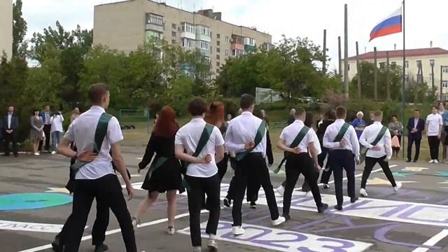 ВАЛЬС ВЫПУСКНИКОВ. 11 класс. 2023. Школа 17. мкр Лиховской. Каменск-Шахтинский. ЛИХАЯ. смотреть онлайн