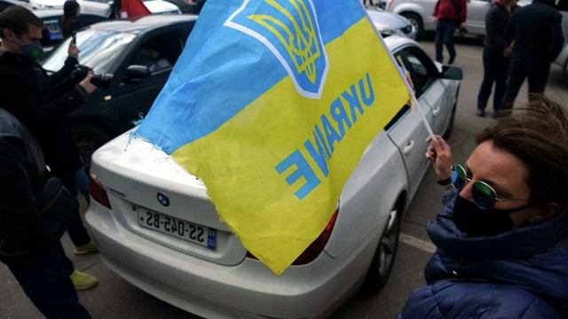 В Одесской области демонтировали памятник Котовскому смотреть онлайн