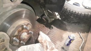 Замена колодок.  Обслуживание тормозных суппортов Geely MK