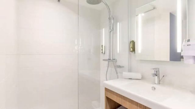 Best Western Le Beffroi, Loos, France смотреть онлайн