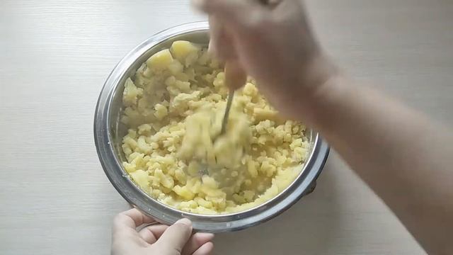 Ukrainian dumplings with potatoes and mushrooms/Украинские вареники с картошкой и грибами смотреть онлайн