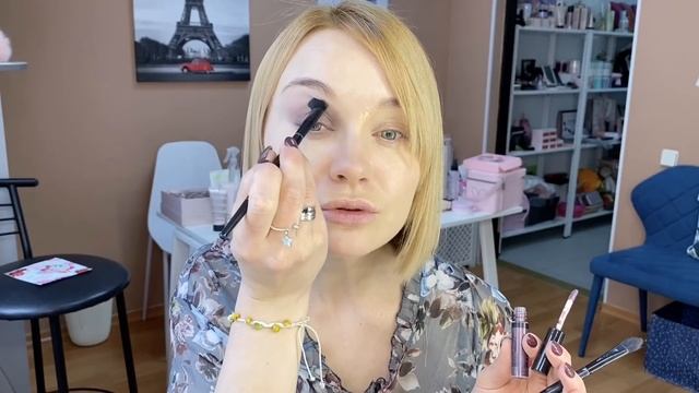 Дымчатый макияж с новыми кремовыми тенями смотреть онлайн