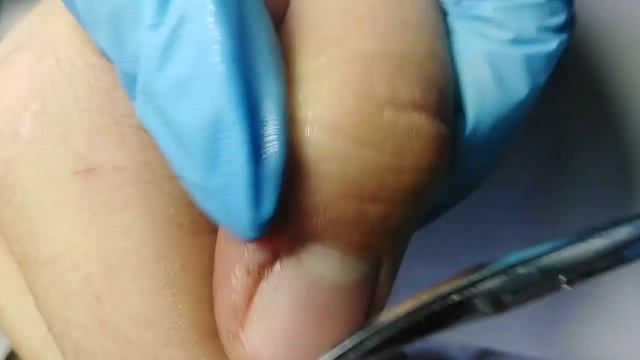 Жуткий заусенец! Делаю мужу маникюр. смотреть онлайн
