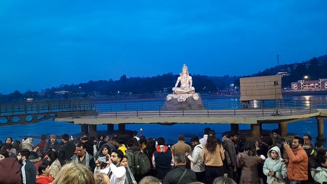 Ganga Aarti #Shivpuri #shivshakti#jal #kirtan#sudha Sudha#Sanskrit #dharma#meghvardhanam#sankirtan смотреть онлайн
