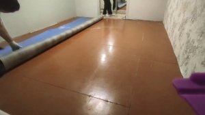 ЛИНОЛЕУМ УКЛАДКА. Как ЗАМЕНИТЬ старый линолеум на новый.