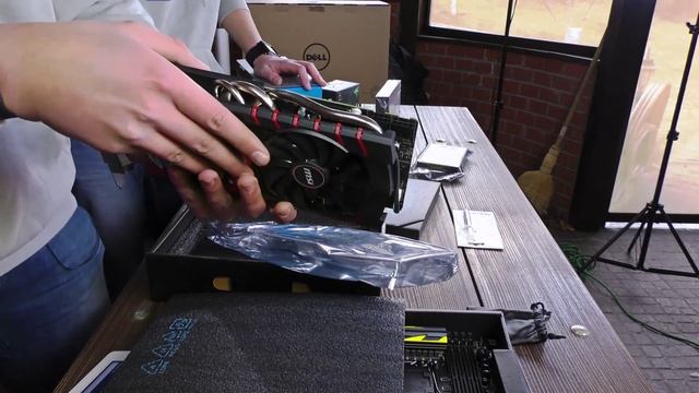 Распаковка MSI GeForce GTX 980 GAMING 4G смотреть онлайн