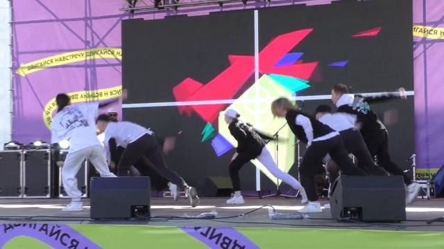Команда Off limits - Танцевальный номер (День молодежи 2023, Пермь) смотреть онлайн