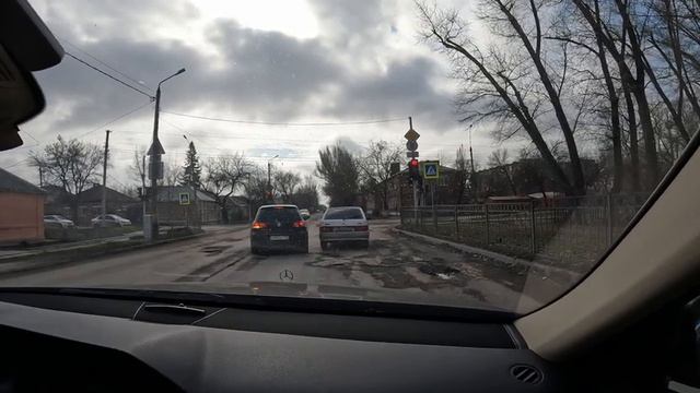 Дороги в Таганроге в феврале 2022 года. Эти дороги совсем недавно ремонтировали... смотреть онлайн