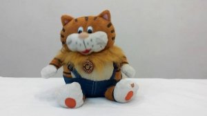 Кот из мультика про попугая Кешу - "Нас и тут неплохо кормят!"