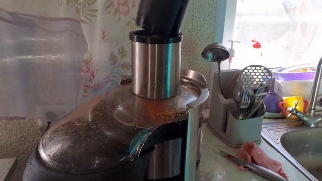 выжал сок из свеклы и моркови! обзор центробежной соковыжималки KITFORT KT-1112 смотреть онлайн