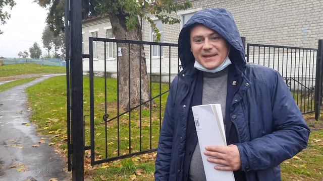 Зам. главы администрации Почепского района приходит на избирательный участок на работу? смотреть онлайн