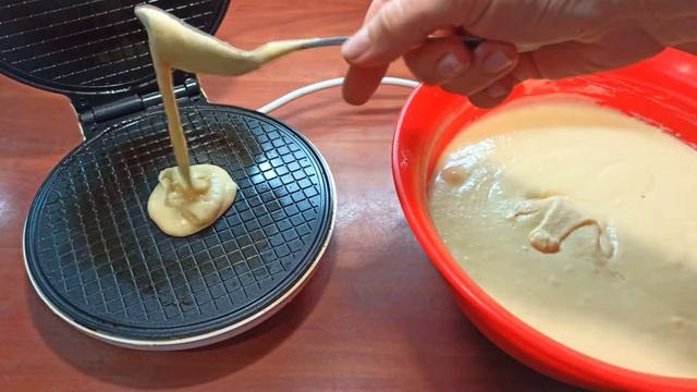 ВАФЕЛЬНЫЕ ТРУБОЧКИ СО СГУЩЁНКОЙ / ПРОСТОЙ И БЫСТРЫЙ РЕЦЕПТ ВКУСНЫХ И ХРУСТЯЩИХ ТРУБОЧЕК смотреть онлайн