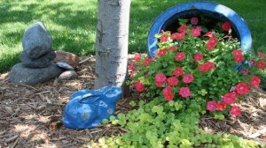 36 вариантов оформления клумбы "разлитые" цветы