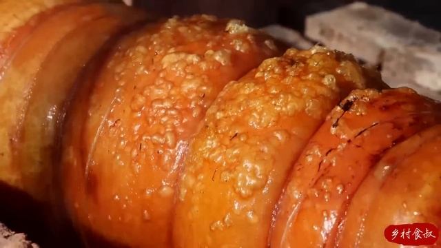 World Best Crunchy Pork Roll Roasted Recipe! Slow Cooked, Full of Flavor! | Uncle Rural Gourmet смотреть онлайн