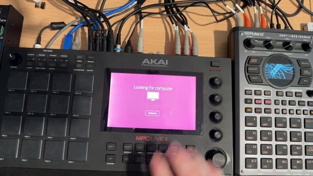 in5 - Akai MPC As A Class Compliant Audio/Midi Device смотреть онлайн